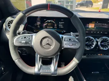 MERCEDES-BENZ GLB 35 4M Distro Pano Multibeam PerfoLenkrad