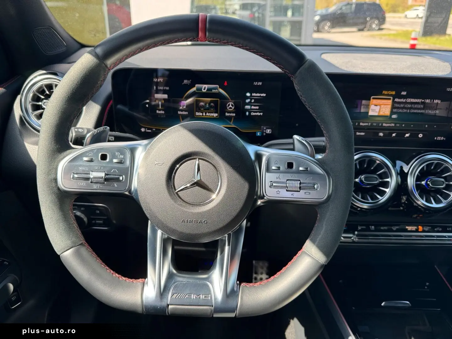 MERCEDES-BENZ GLB 35 4M Distro Pano Multibeam PerfoLenkrad
