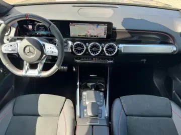 MERCEDES-BENZ GLB 35 4M Distro Pano Multibeam PerfoLenkrad