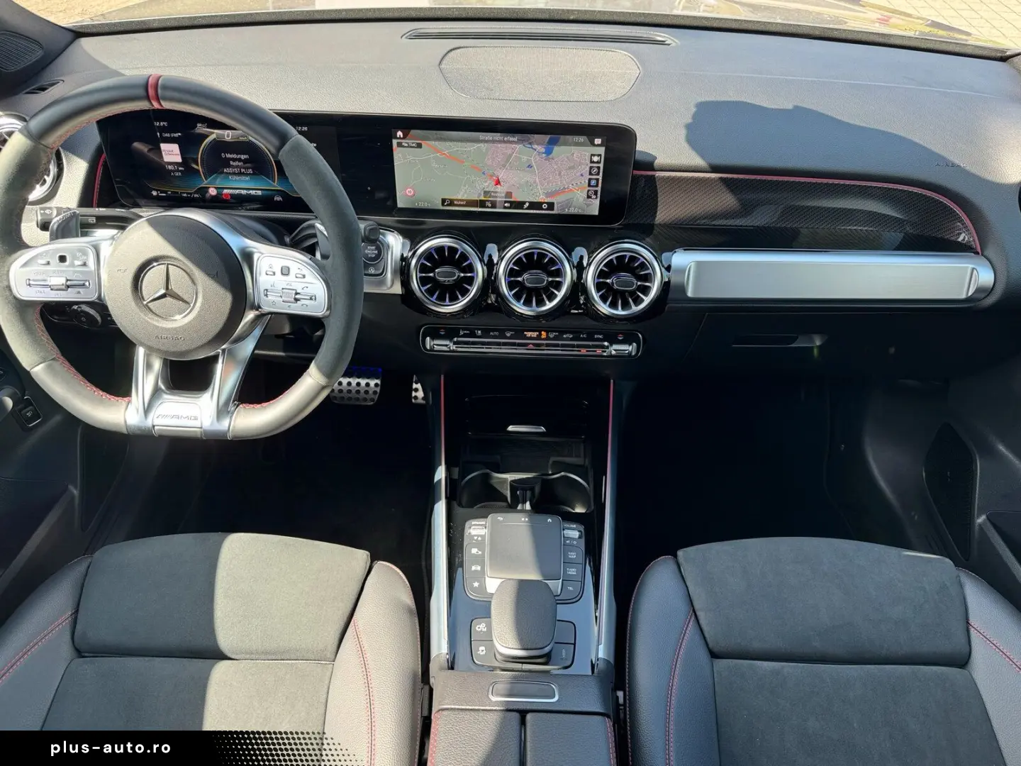 MERCEDES-BENZ GLB 35 4M Distro Pano Multibeam PerfoLenkrad