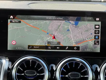 MERCEDES-BENZ GLB 35 4M Distro Pano Multibeam PerfoLenkrad