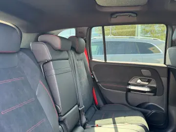 MERCEDES-BENZ GLB 35 4M Distro Pano Multibeam PerfoLenkrad