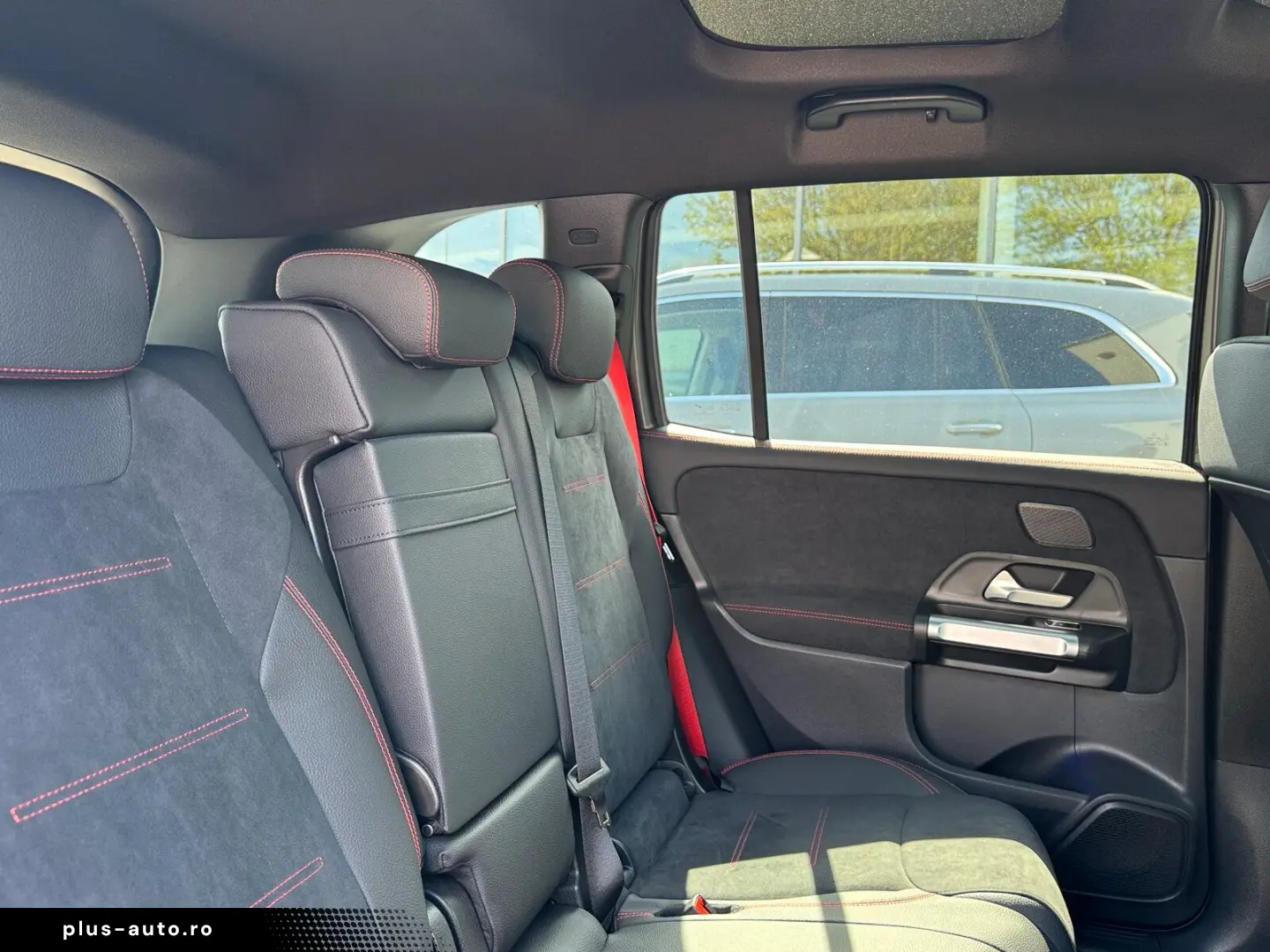 MERCEDES-BENZ GLB 35 4M Distro Pano Multibeam PerfoLenkrad