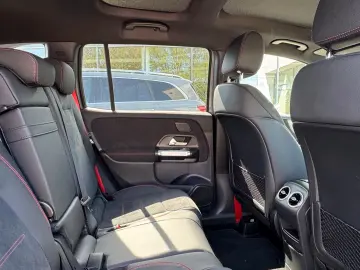MERCEDES-BENZ GLB 35 4M Distro Pano Multibeam PerfoLenkrad
