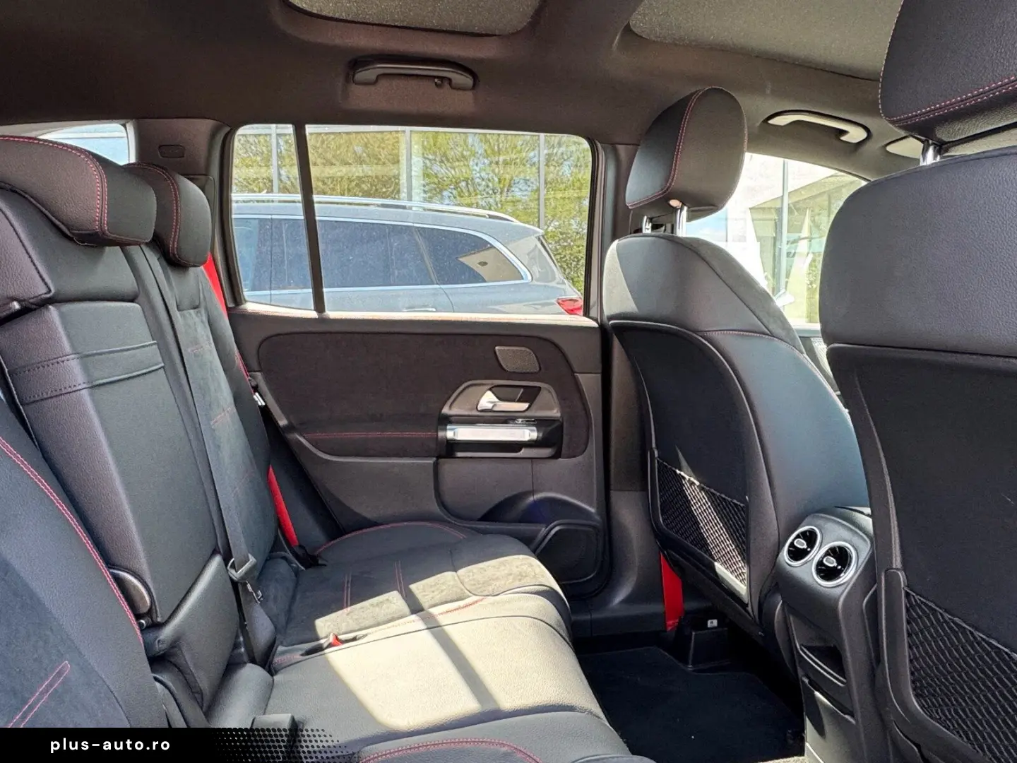 MERCEDES-BENZ GLB 35 4M Distro Pano Multibeam PerfoLenkrad
