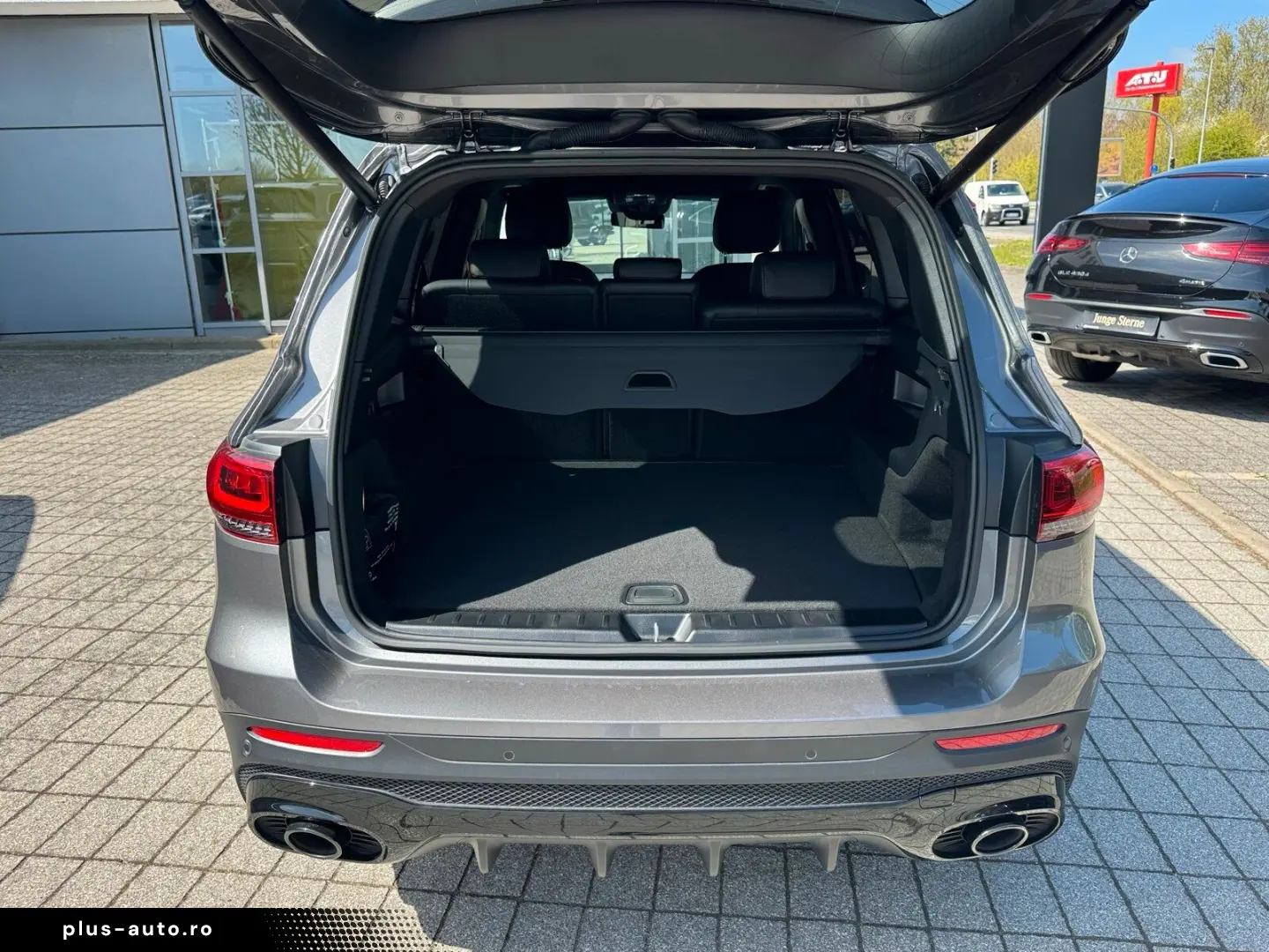 MERCEDES-BENZ GLB 35 4M Distro Pano Multibeam PerfoLenkrad
