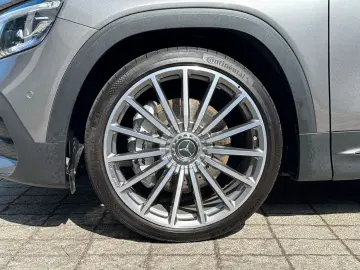 MERCEDES-BENZ GLB 35 4M Distro Pano Multibeam PerfoLenkrad