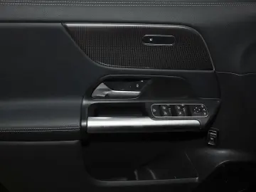 MERCEDES-BENZ EQA 250 AMG PANO DISTRO 360  KEYLESS NIGHT 20