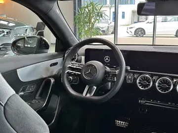MERCEDES-BENZ A 200 AMG 360  Distronik Nightpaket Tot-Spur