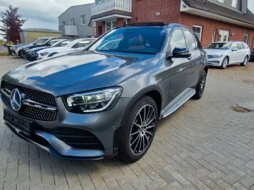 MERCEDES-BENZ GLC 300 d 4MATIC 9G-TRONIC AMG Line Pano AHK