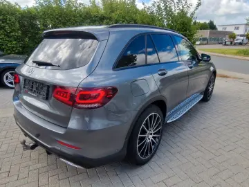 MERCEDES-BENZ GLC 300 d 4MATIC 9G-TRONIC AMG Line Pano AHK