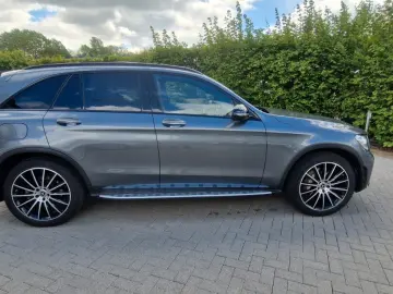 MERCEDES-BENZ GLC 300 d 4MATIC 9G-TRONIC AMG Line Pano AHK