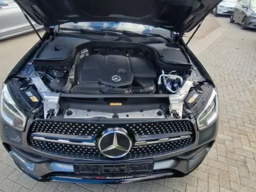 MERCEDES-BENZ GLC 300 d 4MATIC 9G-TRONIC AMG Line Pano AHK