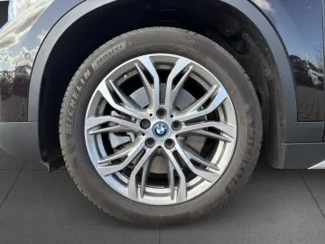BMW X1 XDRIVE25e xLine Kam Pano Navi 18  LED
