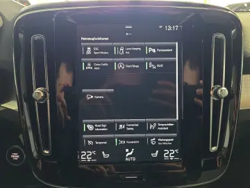 VOLVO XC40 T2 Core ACC BLIS Kamera LED WinterPaket