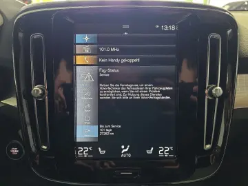 VOLVO XC40 T2 Core ACC BLIS Kamera LED WinterPaket