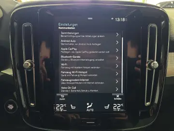 VOLVO XC40 T2 Core ACC BLIS Kamera LED WinterPaket