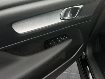 VOLVO XC40 T3 Momentum Pro Geartronic SitzHZ Keyless