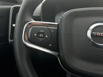 VOLVO XC40 T3 Momentum Pro Geartronic SitzHZ Keyless