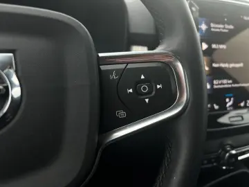 VOLVO XC40 T3 Momentum Pro Geartronic SitzHZ Keyless