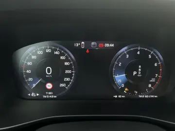 VOLVO XC40 T3 Momentum Pro Geartronic SitzHZ Keyless