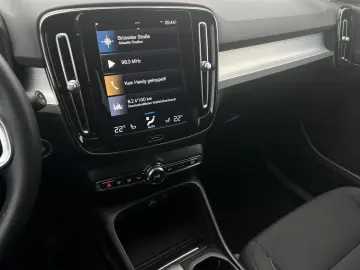 VOLVO XC40 T3 Momentum Pro Geartronic SitzHZ Keyless