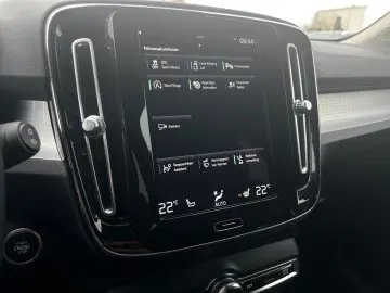 VOLVO XC40 T3 Momentum Pro Geartronic SitzHZ Keyless