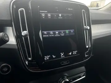 VOLVO XC40 T3 Momentum Pro Geartronic SitzHZ Keyless
