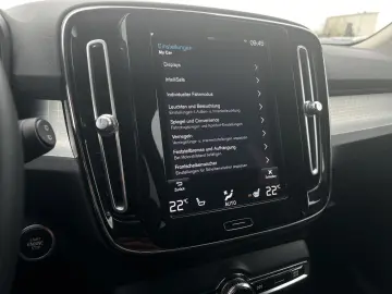VOLVO XC40 T3 Momentum Pro Geartronic SitzHZ Keyless