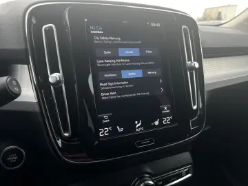 VOLVO XC40 T3 Momentum Pro Geartronic SitzHZ Keyless