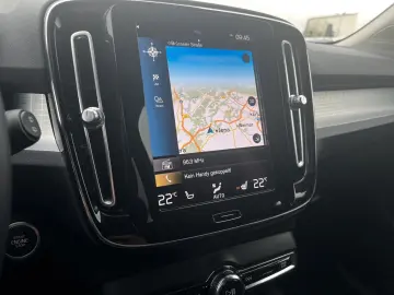 VOLVO XC40 T3 Momentum Pro Geartronic SitzHZ Keyless