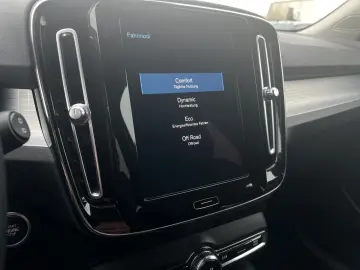 VOLVO XC40 T3 Momentum Pro Geartronic SitzHZ Keyless