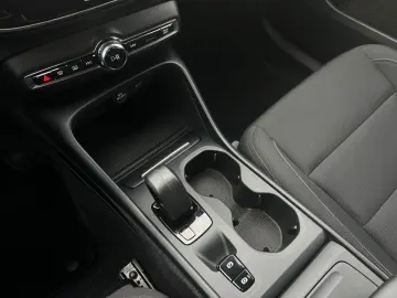 VOLVO XC40 T3 Momentum Pro Geartronic SitzHZ Keyless