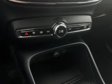 VOLVO XC40 T3 Momentum Pro Geartronic SitzHZ Keyless