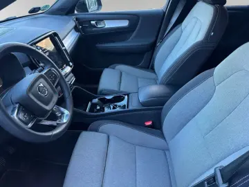 VOLVO XC40 T2 Plus Dark