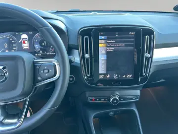 VOLVO XC40 T2 Plus Dark
