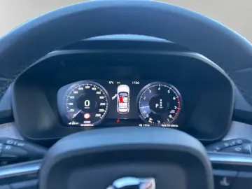 VOLVO XC40 T2 Plus Dark