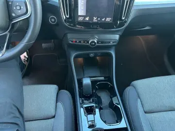 VOLVO XC40 T2 Plus Dark