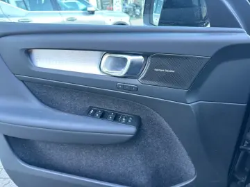 VOLVO XC40 T2 Plus Dark