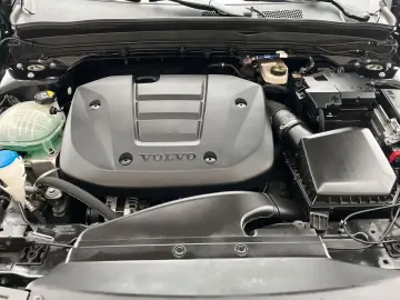 VOLVO XC40 T2 Plus Dark