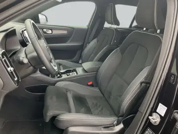 VOLVO XC40 T2 Plus Dark