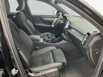 VOLVO XC40 T2 Plus Dark
