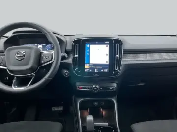 VOLVO XC40 T2 Plus Dark