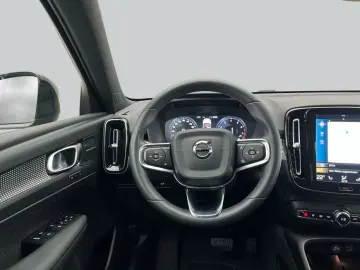VOLVO XC40 T2 Plus Dark