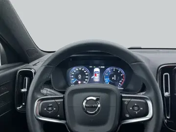 VOLVO XC40 T2 Plus Dark