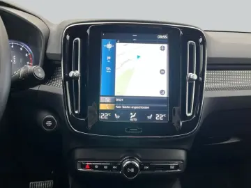 VOLVO XC40 T2 Plus Dark