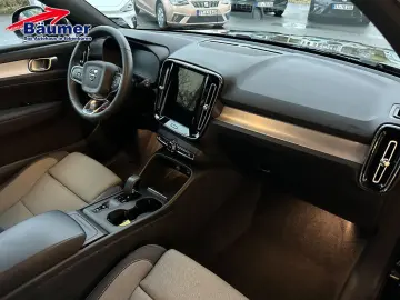 VOLVO XC40 Core T2 Geartronic  AHK  CAM  SHZ