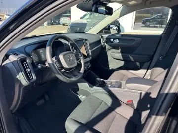 VOLVO XC40 T2 FWD Essential CAM LHZ SHZ STDHZ Qi