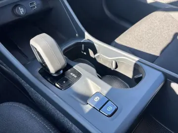 VOLVO XC40 T2 FWD Essential CAM LHZ SHZ STDHZ Qi