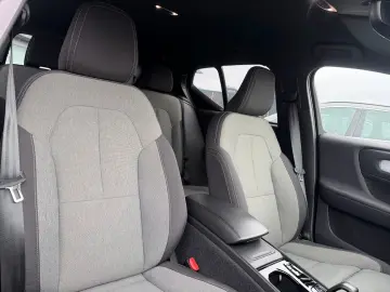 VOLVO XC 40 T2 Plus Dark 2WD